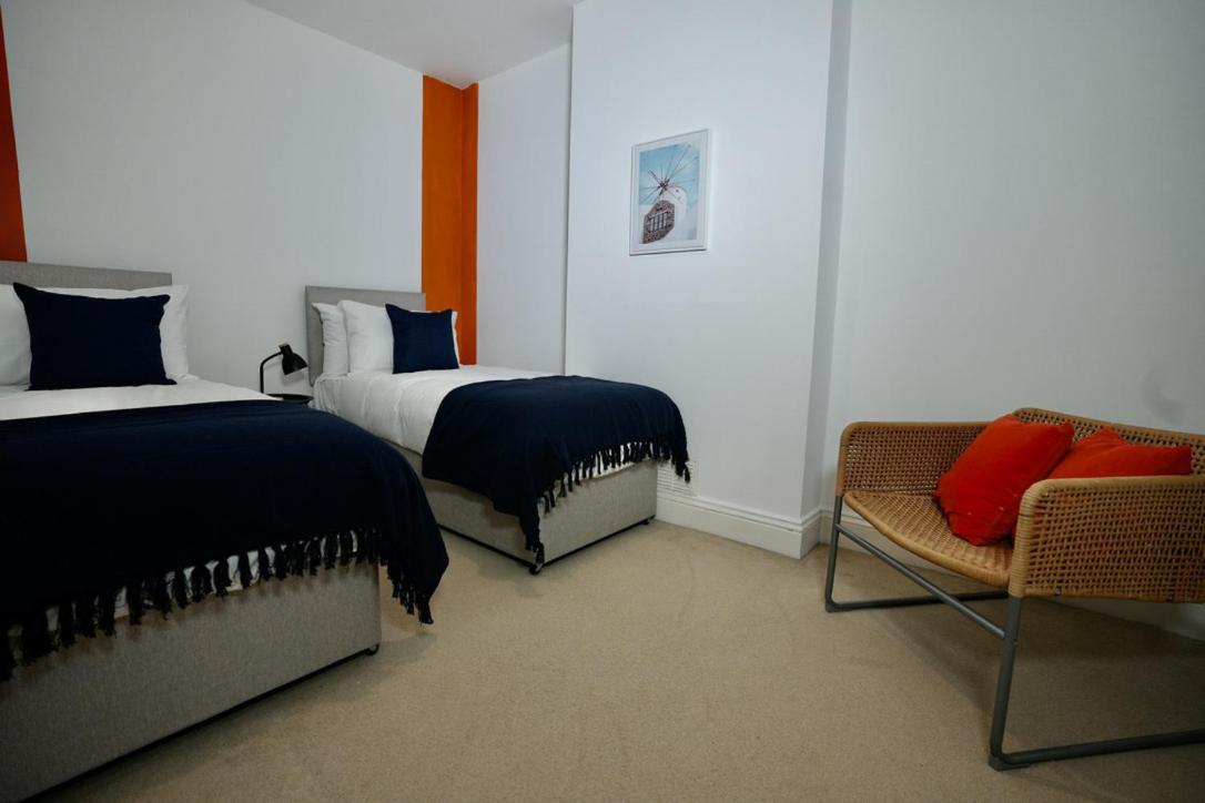 Spacious Two-Bedrooms House, Private Parking, Contractors, Relocators Oxford Exterior photo