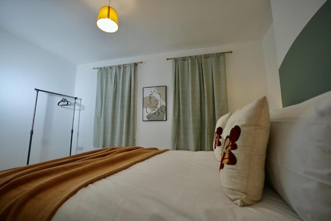 Spacious Two-Bedrooms House, Private Parking, Contractors, Relocators Oxford Exterior photo