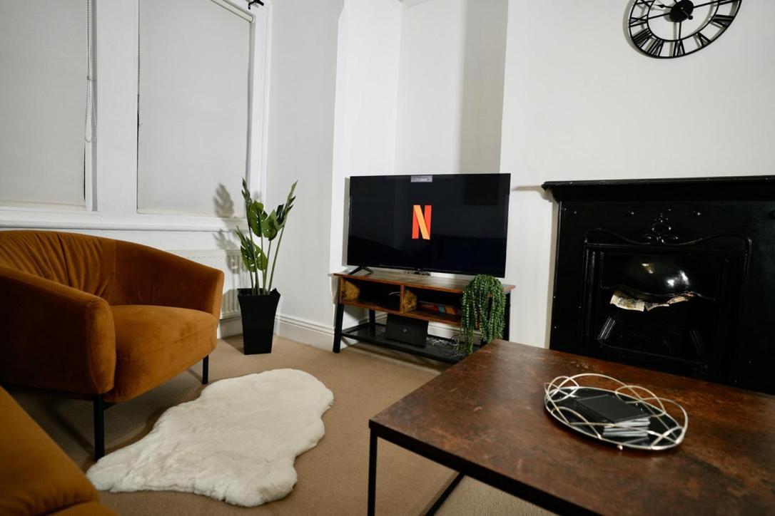 Spacious Two-Bedrooms House, Private Parking, Contractors, Relocators Oxford Exterior photo